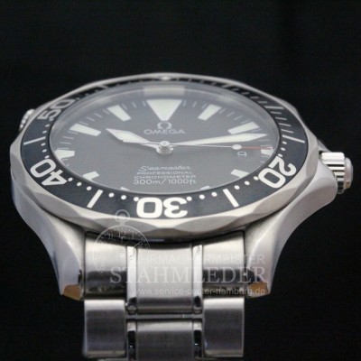 Zur Referenz: 'Omega Seamaster300 Stahl 22545000'