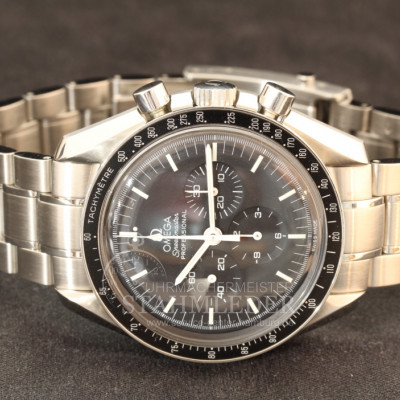 Zur Referenz: 'Omega Speedmaster Moon Stahl 2005'